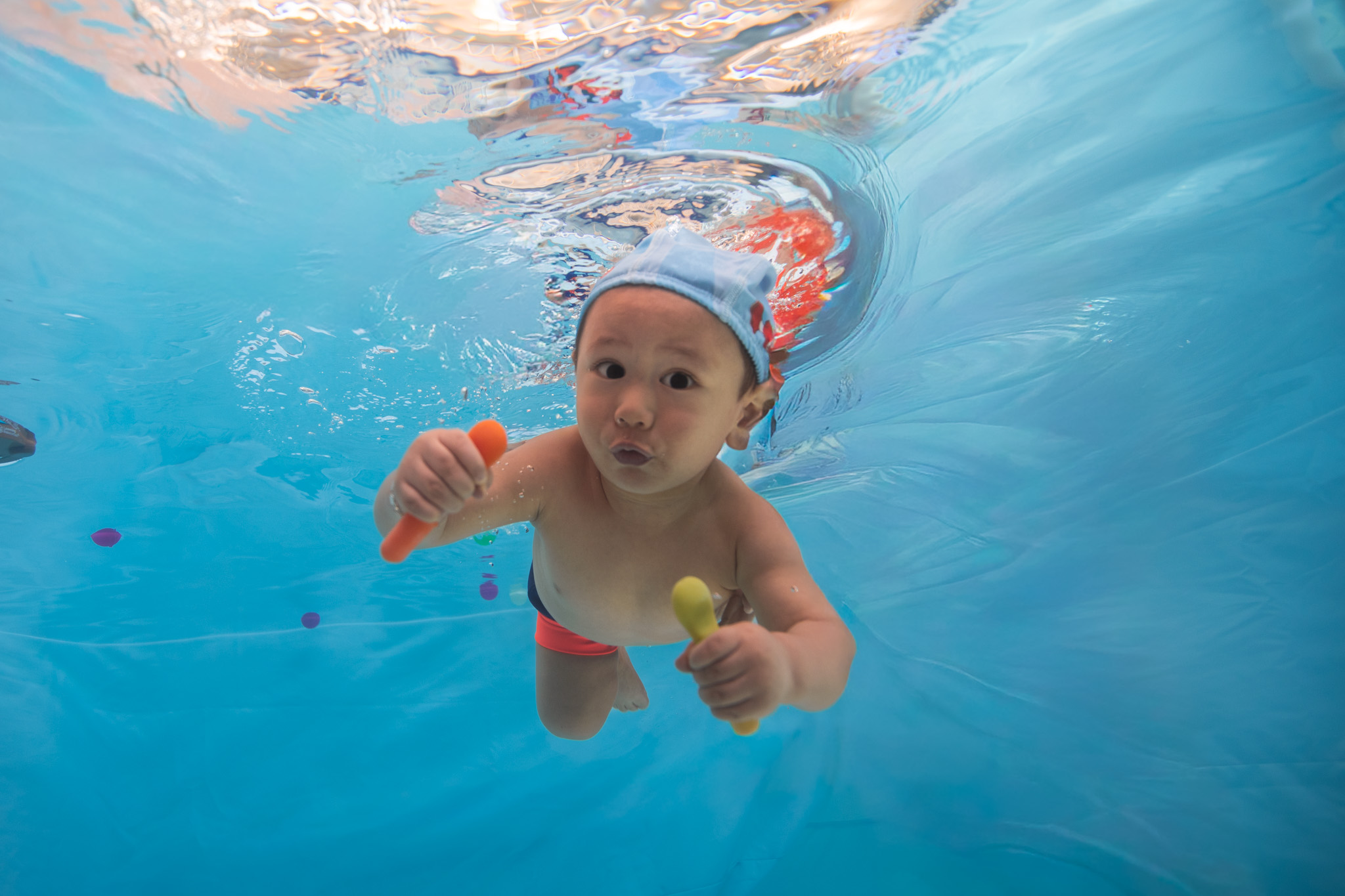 Bebé nadando en Club Cañada