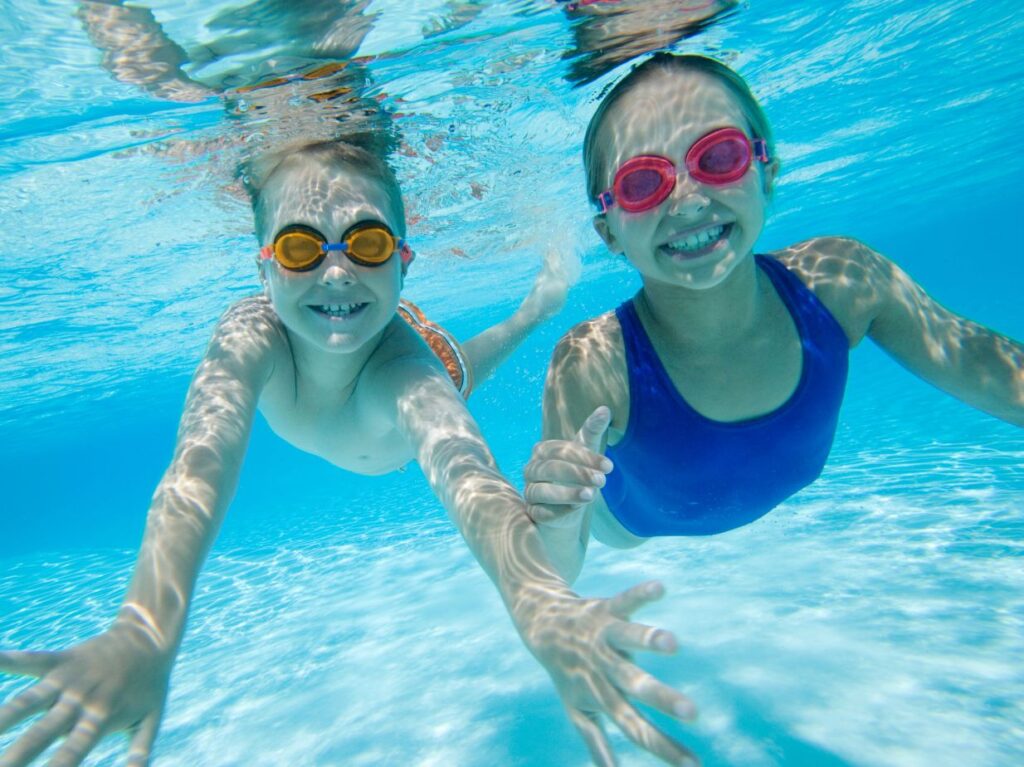 Fortalece el sistema inmune de los niños con clases de natación