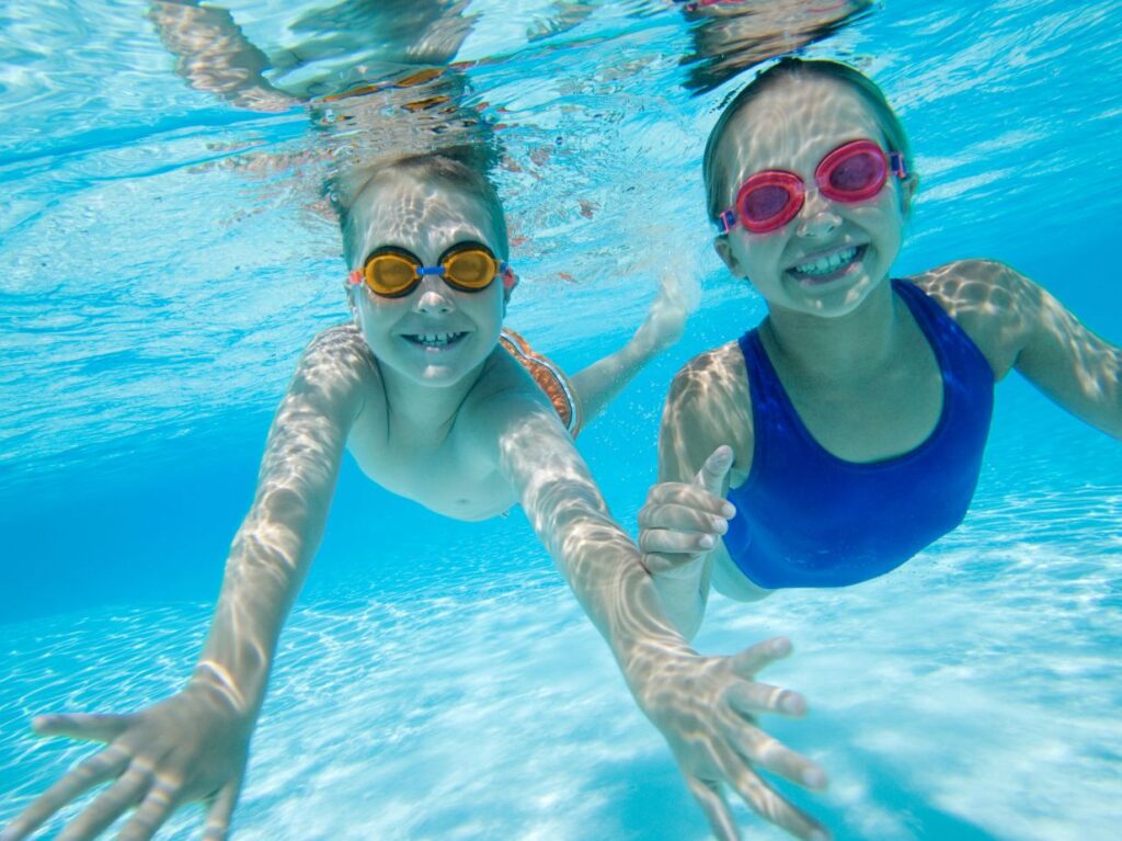 La natación mejora el rendimiento académico de los niños